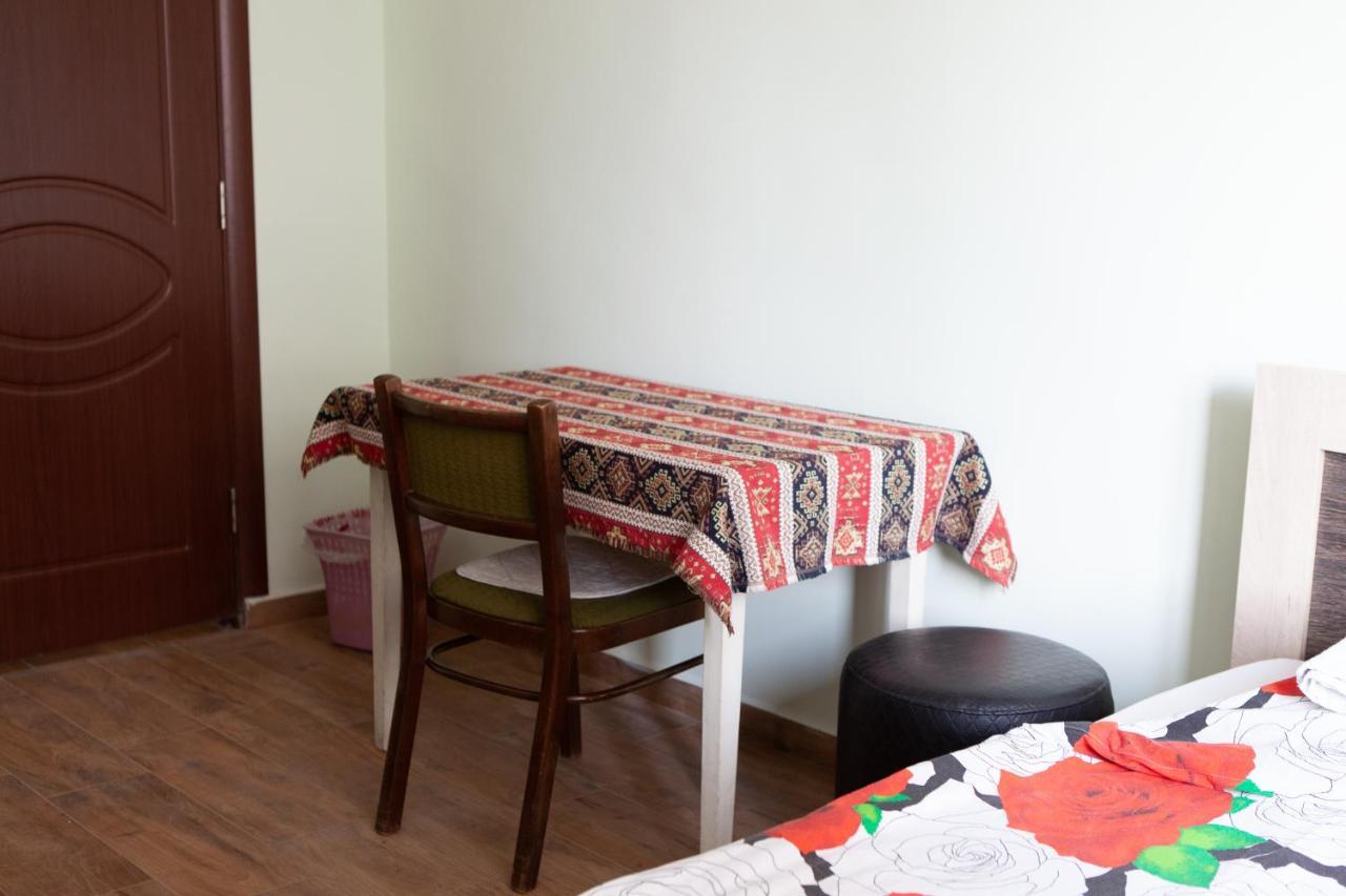 Center Hostel And Tours Yerevan Exterior photo