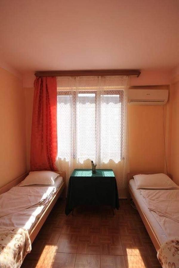 Center Hostel And Tours Yerevan Exterior photo